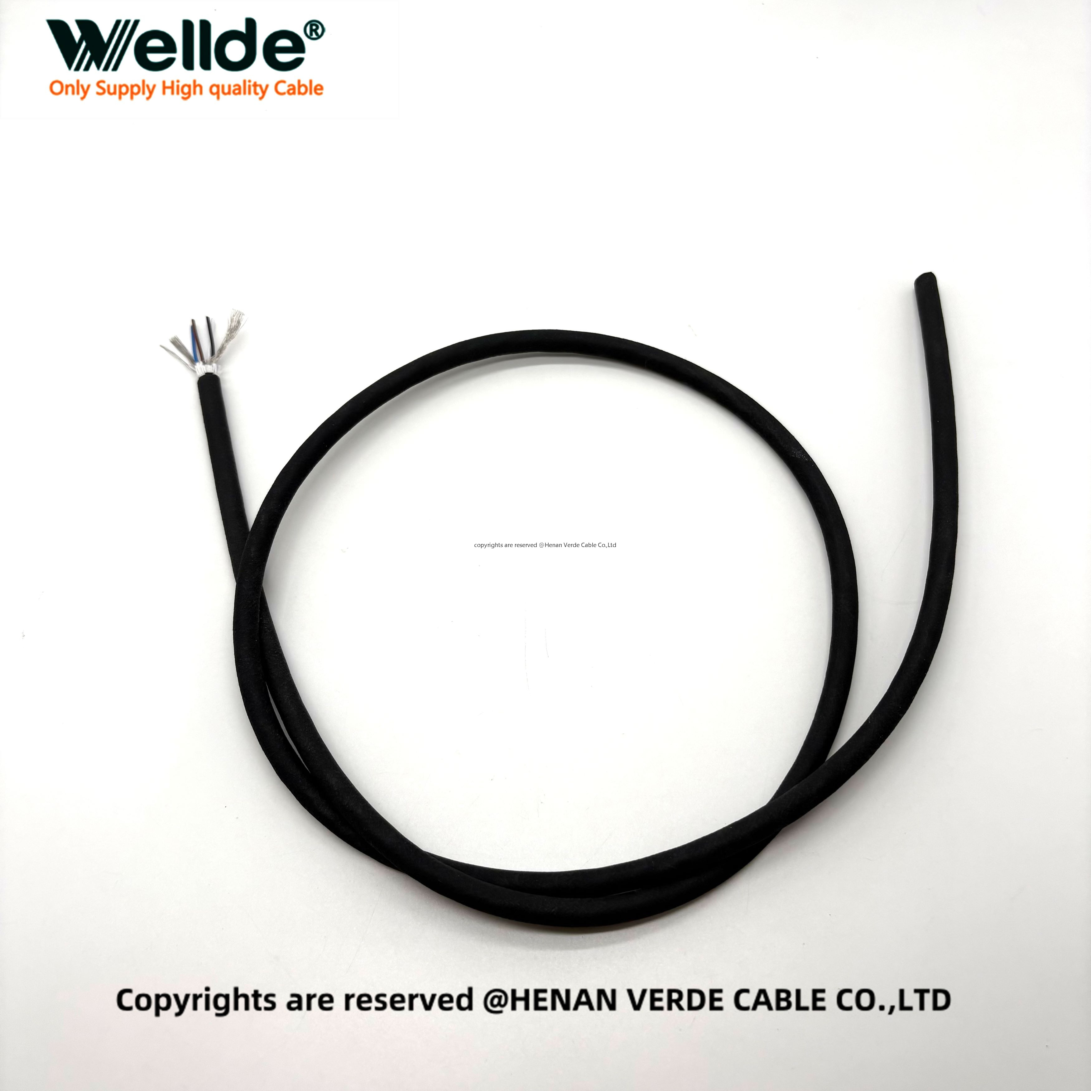Abrasion resistant PUR cable for drag chain use